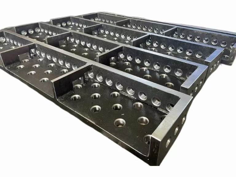 Apa sing paling apik kanggo nggawe tabel baja sing paling apik utawa wesi